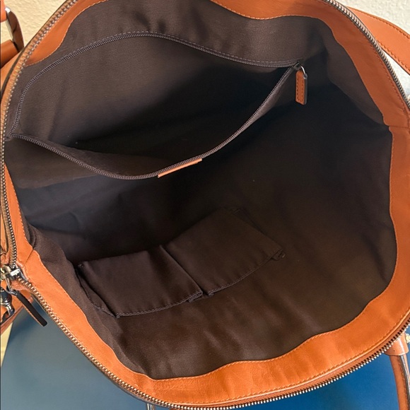 Gucci Tan Leather Logo Tote - Picture 13 of 16